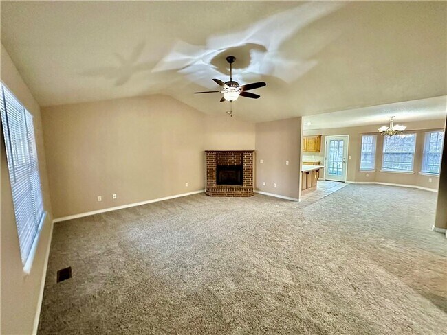 Building Photo - 35 Westbury Dr