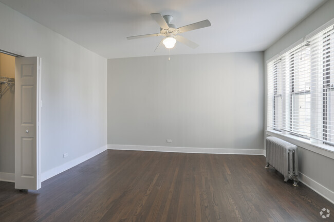 Studio, 1 BA - Living Area - Everett Hyde Park