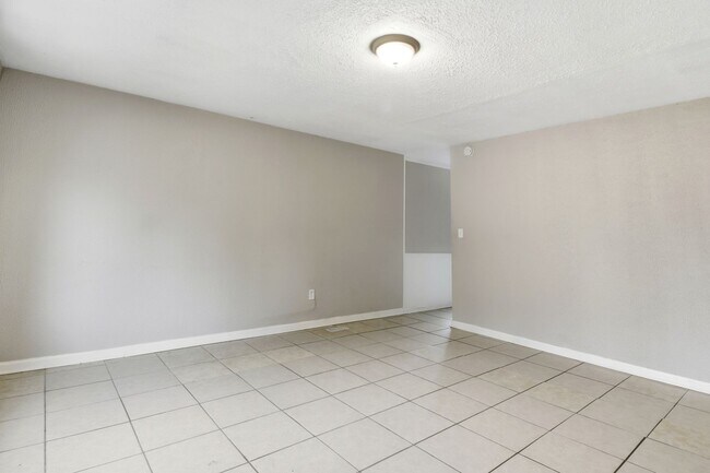 Foto del edificio - 8209 Gilmore Rd