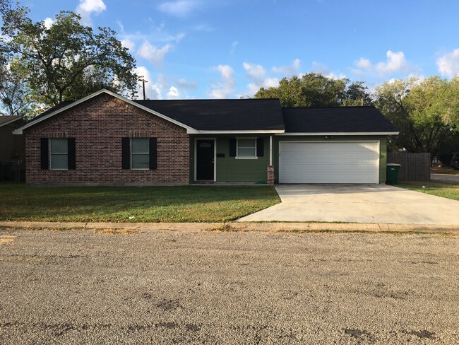 1701 Bonham Dr, Victoria, TX 77901 - House Rental in Victoria, TX ...