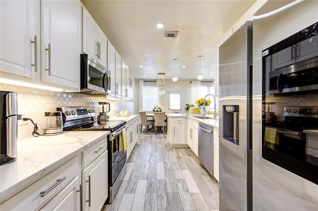 Building Photo - 8730 Rainglen Ln