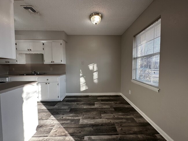 Building Photo - Paragon Apartments
