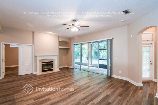 Foto del edificio - 382 Edge of Woods Rd