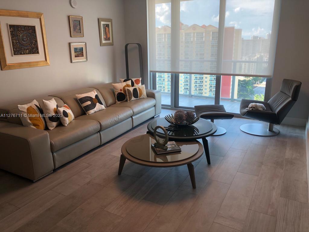 Foto principal - 330 Sunny Isles Blvd