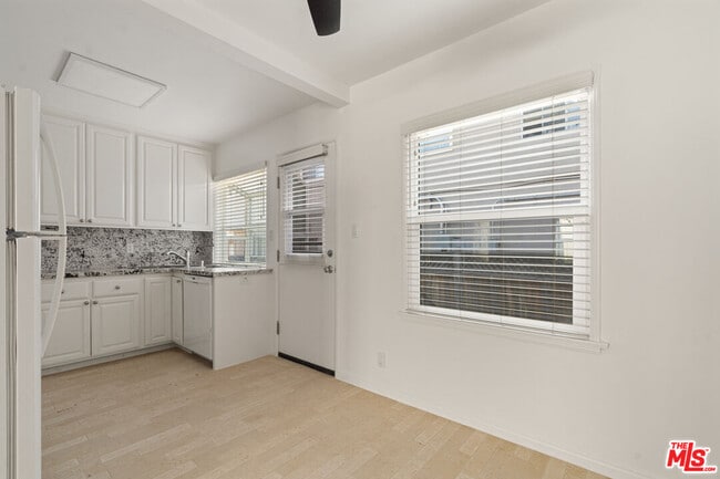 Building Photo - 1/2 Ocean Park Blvd