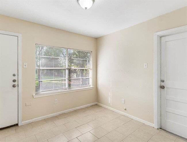 Building Photo - 2923 Ebbtide Dr