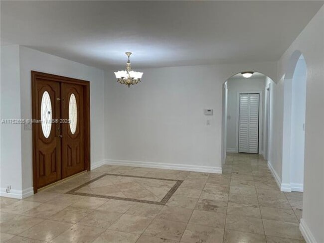 Foto del edificio - 14780 Old Cutler Rd