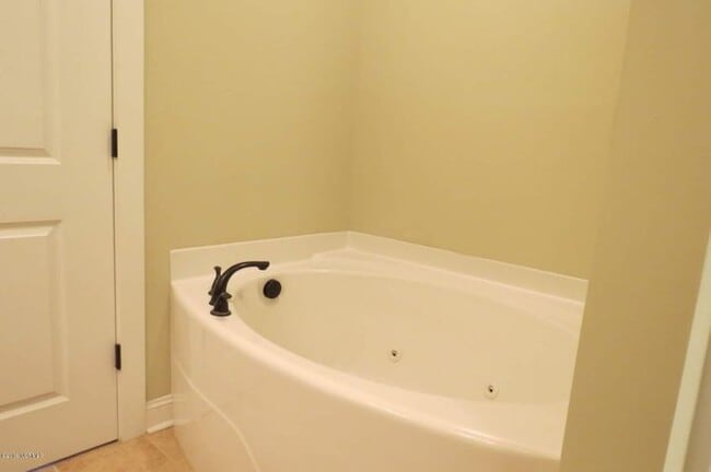 Building Photo - 1805 Fox Den Way