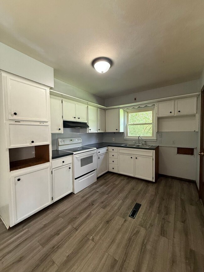 Foto del edificio - Cute 2 Bedroom 1 Bath with bonus room!