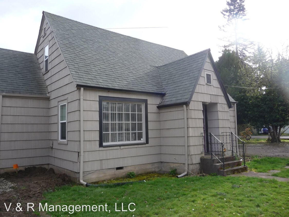 Primary Photo - 4 br, 2.5 bath House - 1030 Dearborn Ave. NE