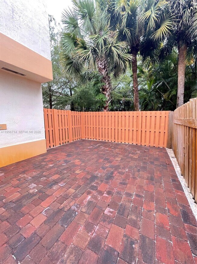 Foto del edificio - 6524 Hidden Cove Dr