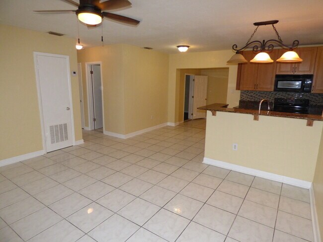 Foto del edificio - Port Charlotte convenience