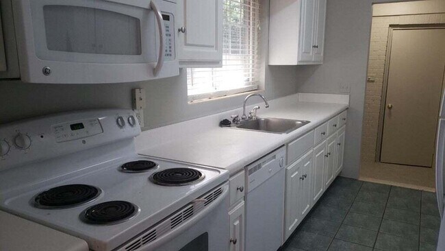 Foto del edificio - 2404 Hiawassee Rd