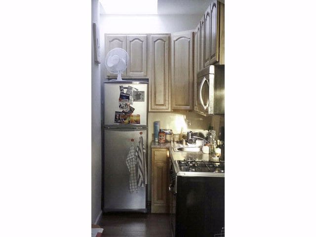 Primary Photo - 148 Willow St