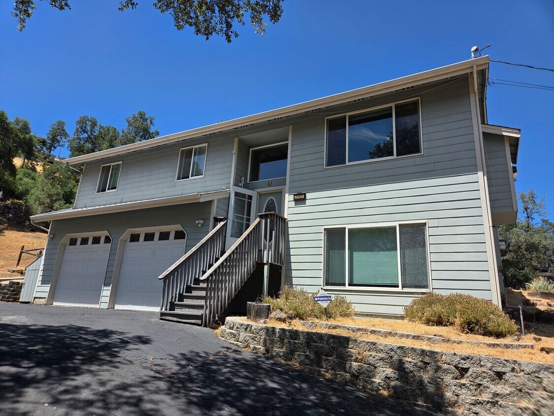 Primary Photo - Charming Home in the Desirable Willow Spri...