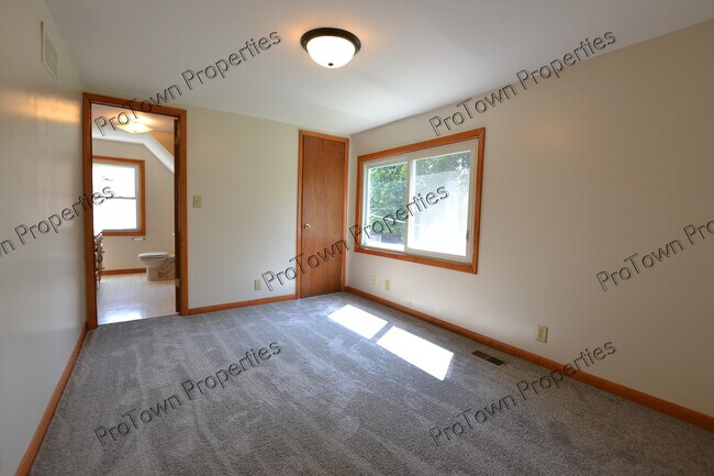 Foto del edificio - 211 Anderson Ave