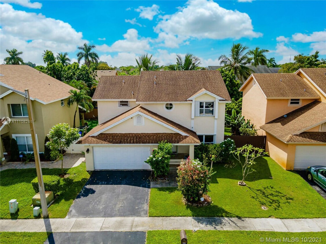 Foto principal - 9730 SW 11th St