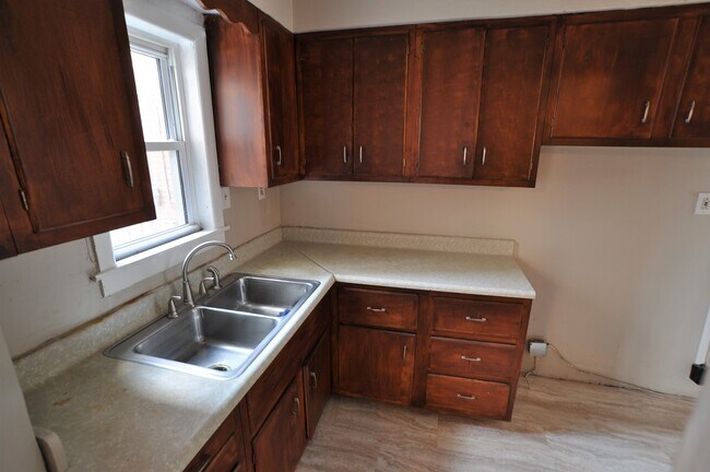 Foto del edificio - NO APPLICATION FEE!! Completely Renovated ...