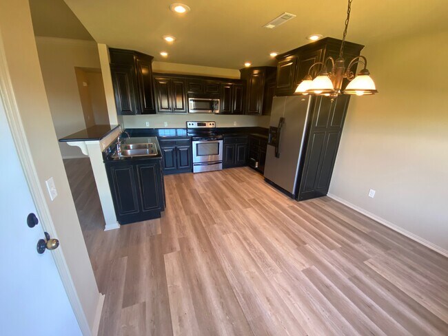 Building Photo - 450 Remson Ln