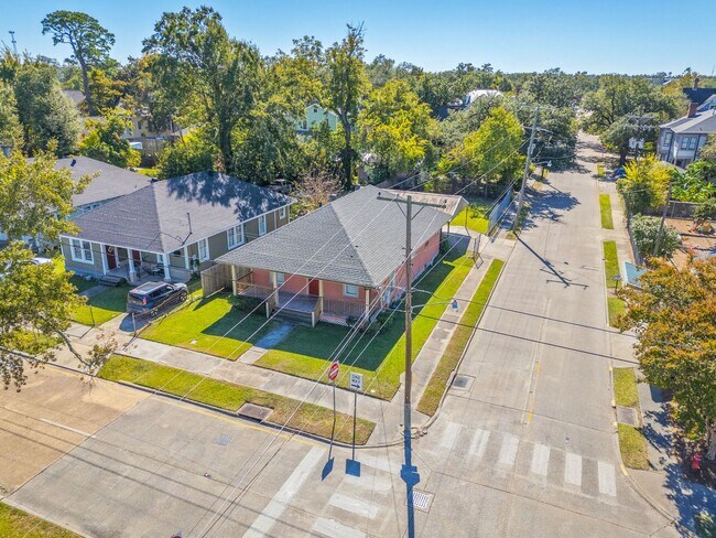 Foto del edificio - 900 S Division St