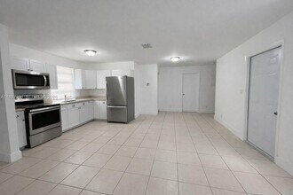 Building Photo - 1842 Madison St