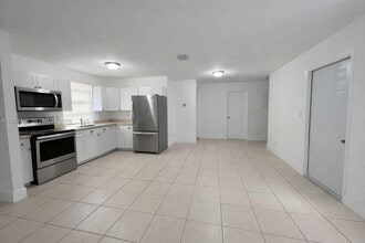 Building Photo - 1842 Madison St