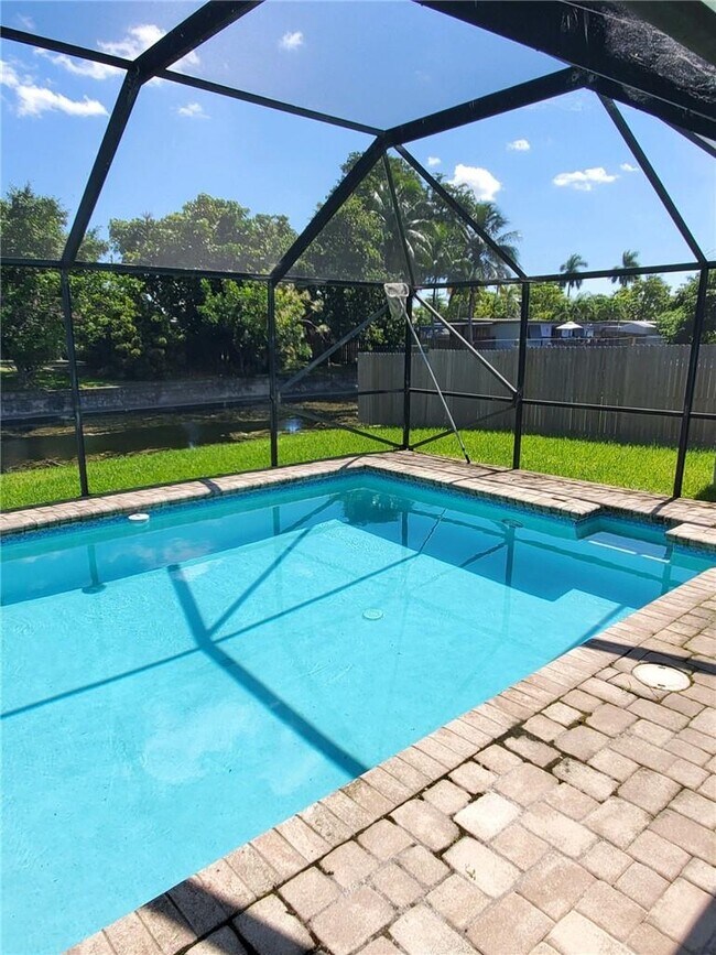 Foto del edificio - 6104 NW 19th Ct