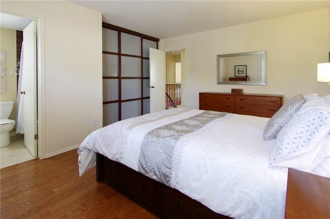 Building Photo - 732 Mooney's Bay Pl