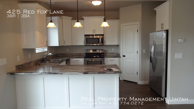 Building Photo - Cozy 3 Bedroom 2 1/2 Bath Condo