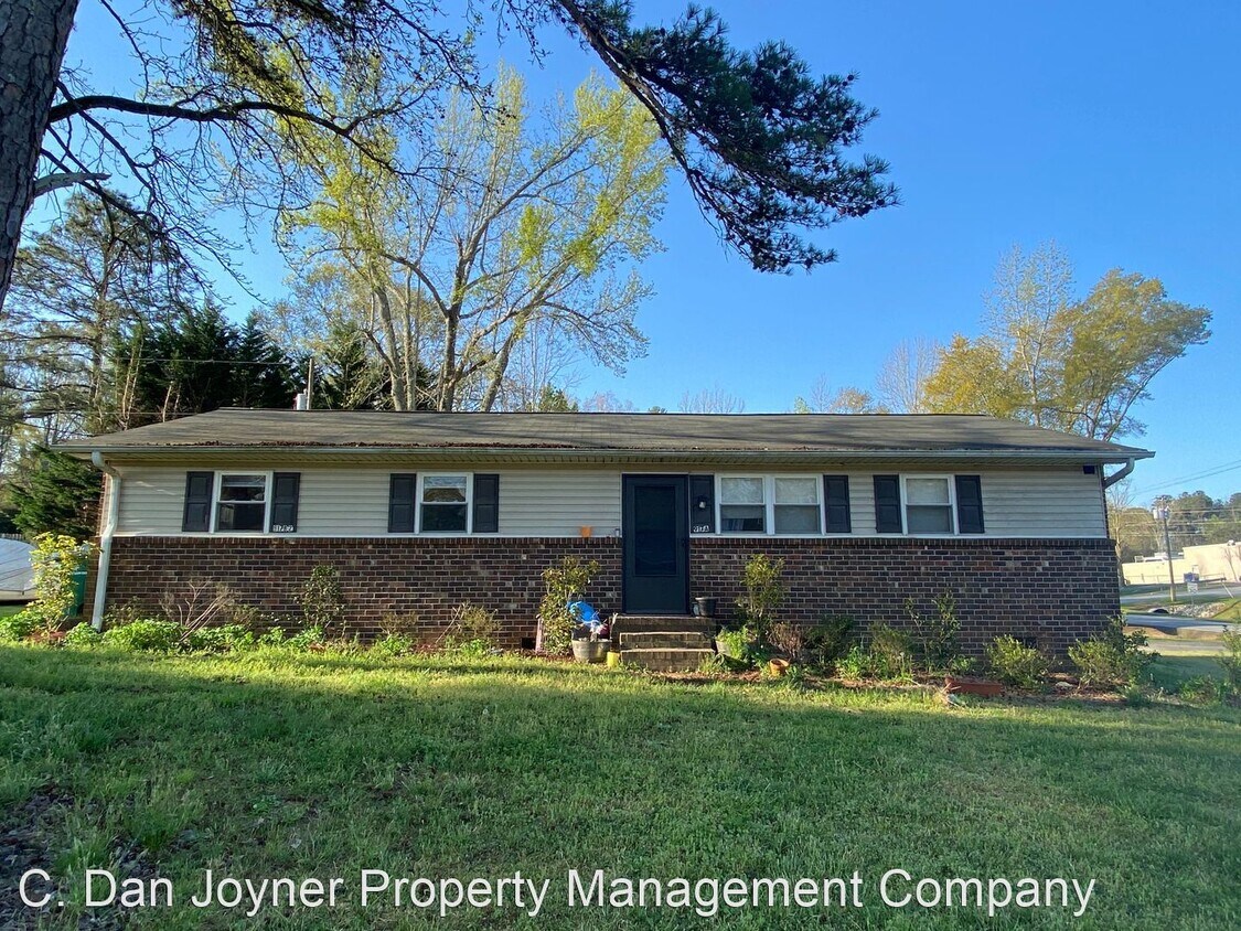 Primary Photo - 2 br, 1 bath House - 917 N Main St A