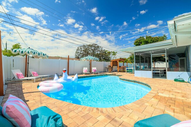 Building Photo - 1121 19th St SW