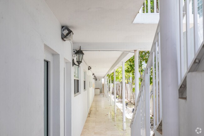 Foto del edificio - 751 Collins Ave