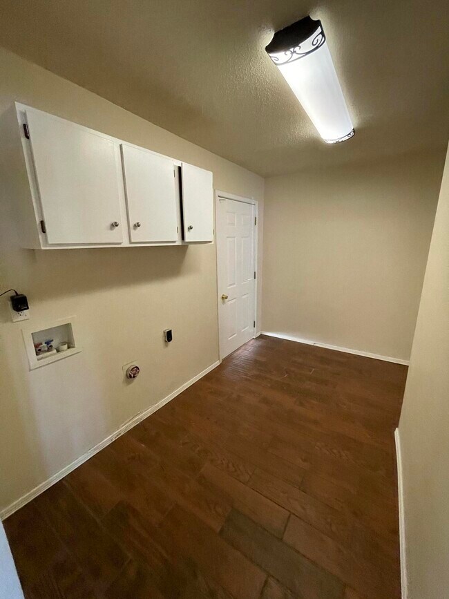 Foto del edificio - 2712 Hawick Rd