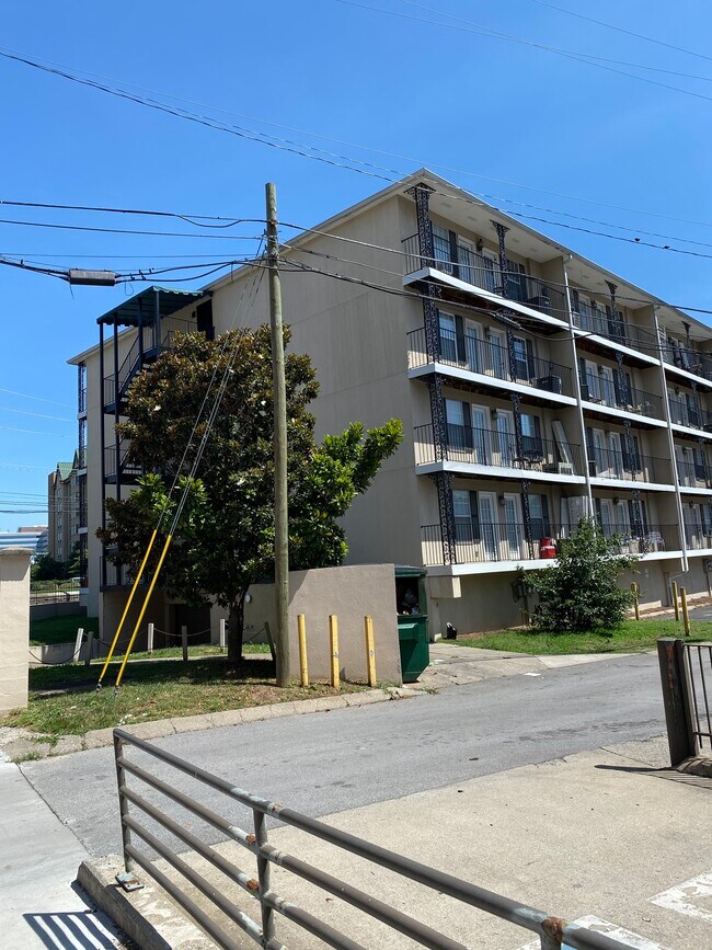 Foto del edificio - 2325 Elliston Pl