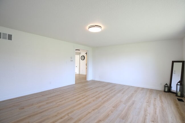 Building Photo - **Comfortable Oak Harbor Rambler Available...
