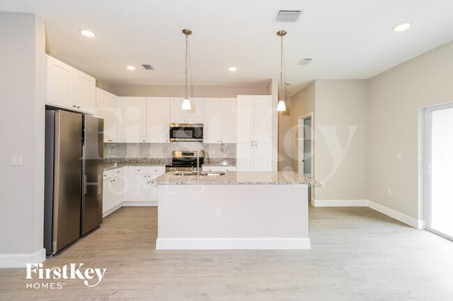 Foto del edificio - 3021 Tropical Cir SE