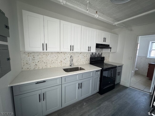 Photo - 275 Main St Apartment