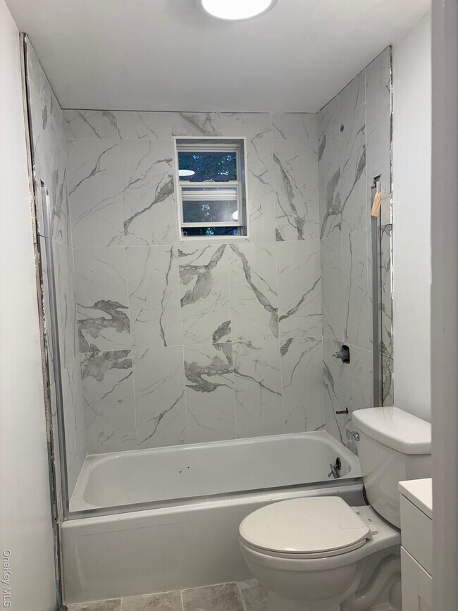 Foto del edificio - 180 New York Ave