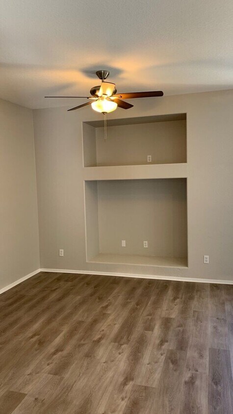 Building Photo - NOW AVAILABLE! 6660 W Delmonico Ln, Glenda...