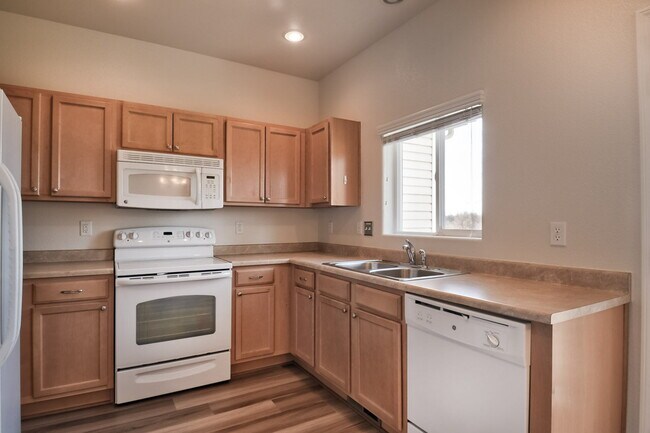 Foto del edificio - Move-In Ready 2-Bedroom with Central A/C –...
