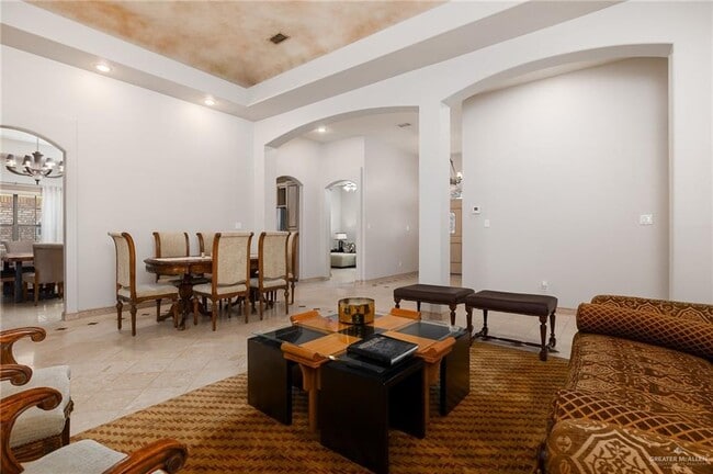 Building Photo - 27 N "E" St