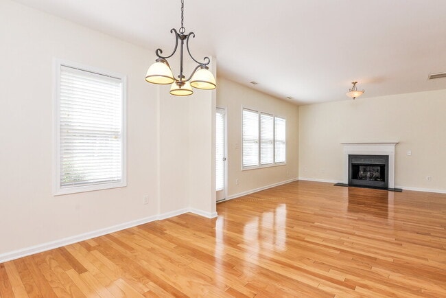 Foto del edificio - 18 Willowbrook Cir