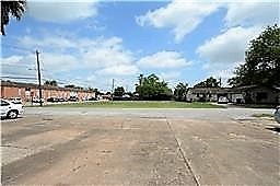 Building Photo - 300 N Perez