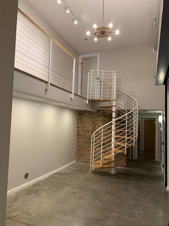 Photo - 16 W Broad St Apartments