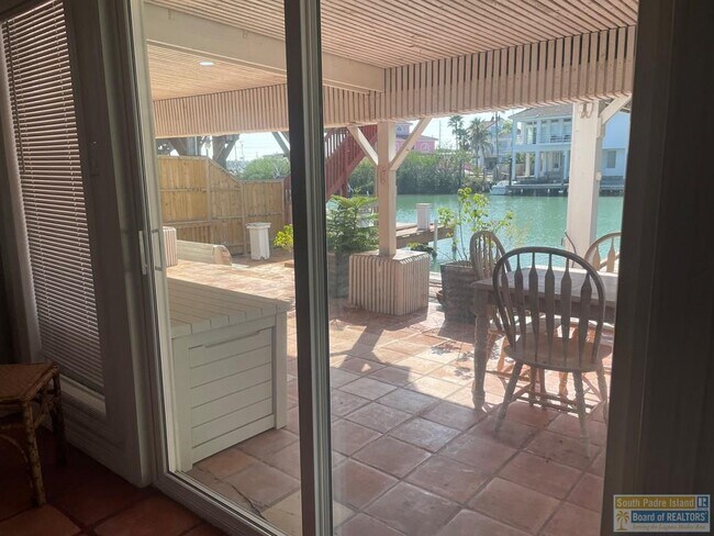 Foto del edificio - 921 Bass Ave