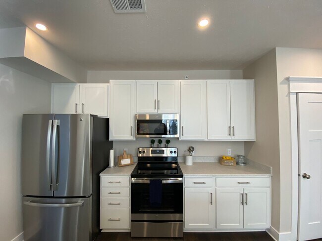 Building Photo - New 1 Bedroom 1 Bathroom Flat with Balcony in Ralston