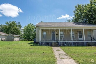 Building Photo - 1413 W 5th St
