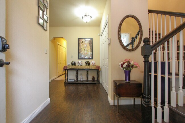 Building Photo - 538 A St