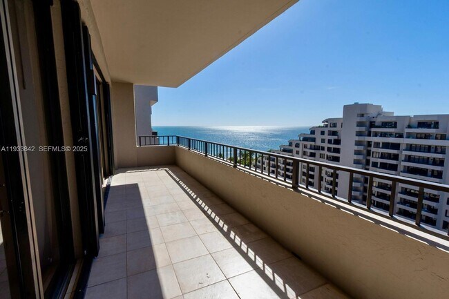 Building Photo - 251 Crandon Blvd