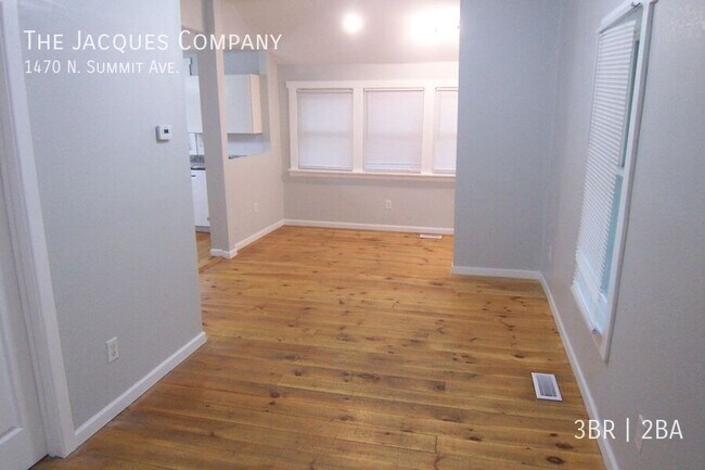 Foto del edificio - 1470 N Summit Ave